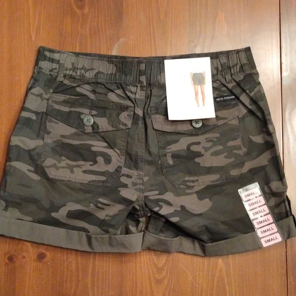 Social Standard by Sanctuary, Womens Size S, Poplin Camo Hero Utility Shorts - Picture 2 of 5